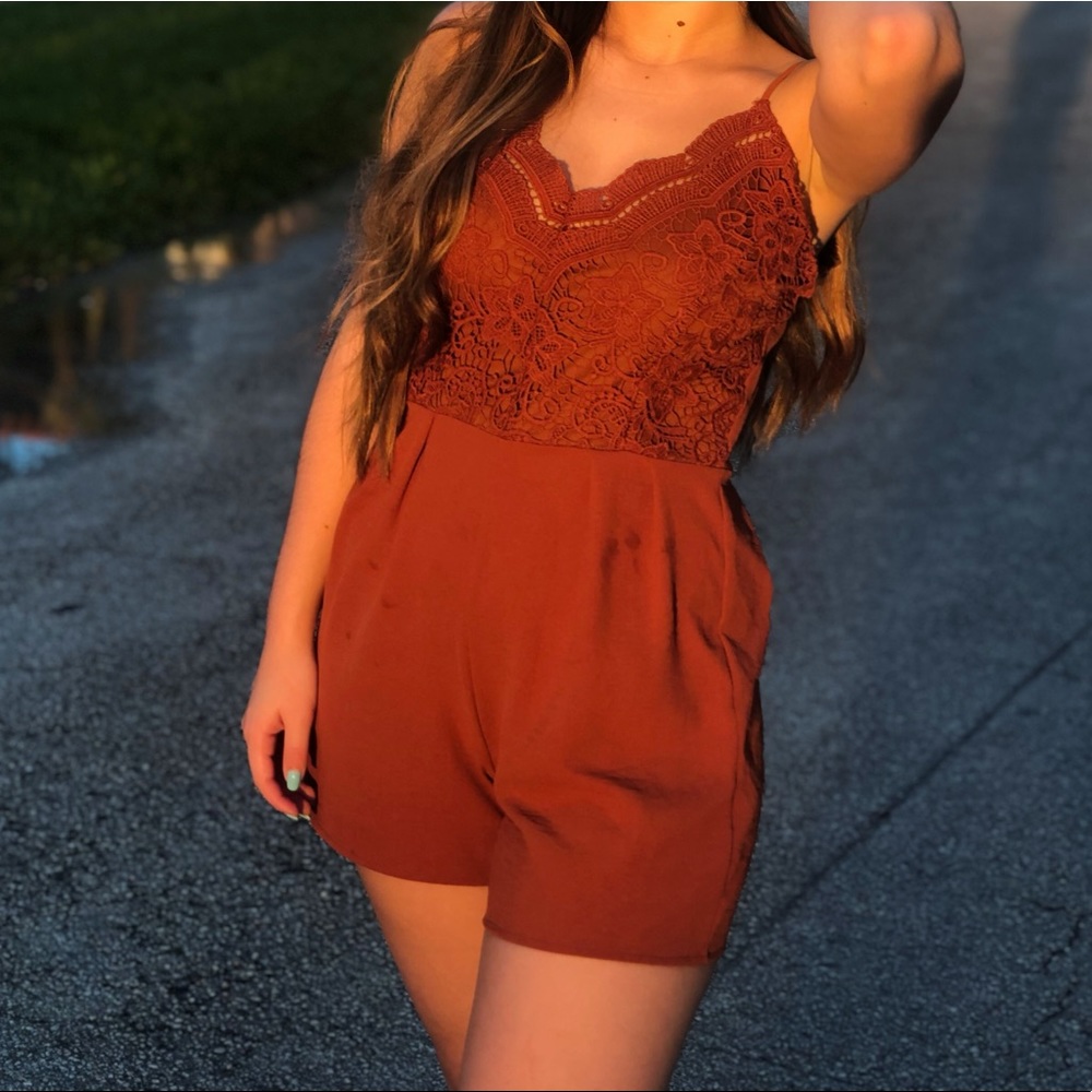 Super cute spring romper 💥